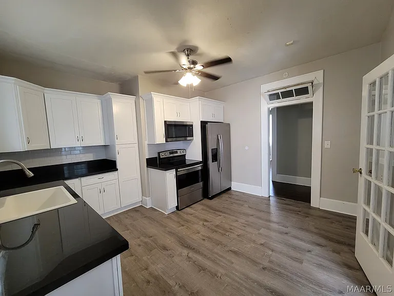 2243 Winona Ave — Photo 4