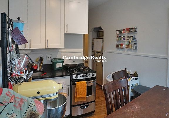 3rd image of 110 Willow St #2T