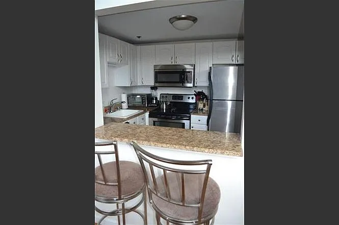 320 W 2nd St #411 — Photo 6