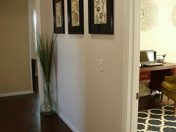 4th image of 702 Sanford Ave
