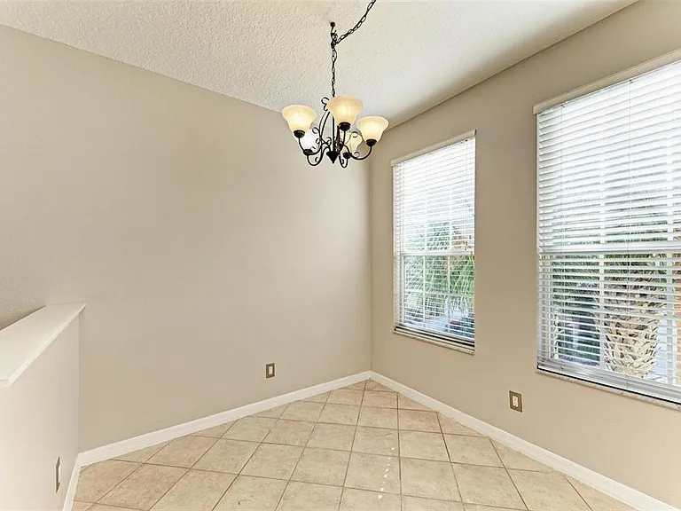 3047 Pointeview Dr — Photo 12