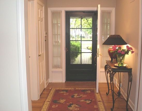 5th image of 1043 Old Elm Ln