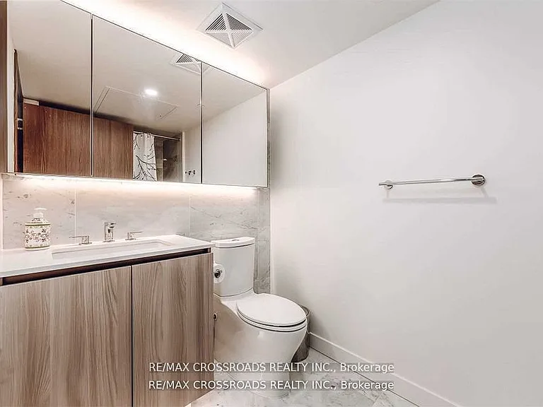 17 Bathurst St #1508 — Photo 10