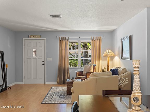 4th image of 317 1st Ave