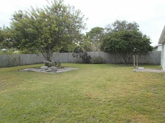 3rd image of 1557 SE South Balcourt Ct