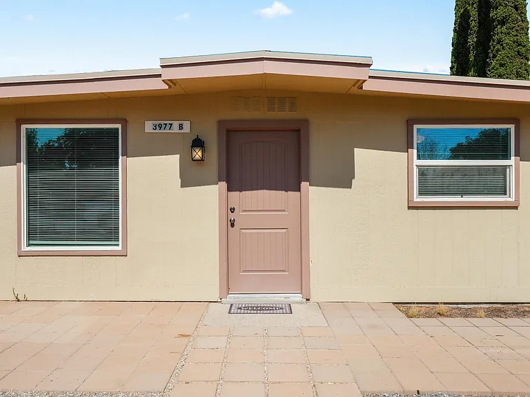 3977 Las Casitas Dr #B — Photo 4