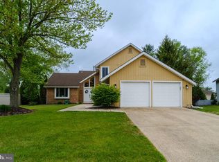 7 Knoll Ct, Sewell, NJ 08080