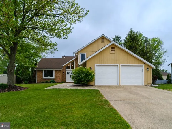 7 Knoll Ct, Sewell, NJ 08080