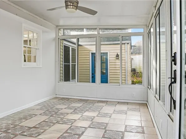 2 Park Manor Rd, Portsmouth, VA 23701