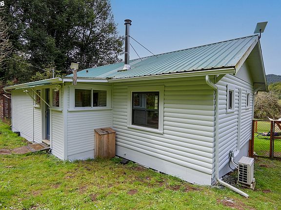 4th image of 98397 Stian Smith Rd