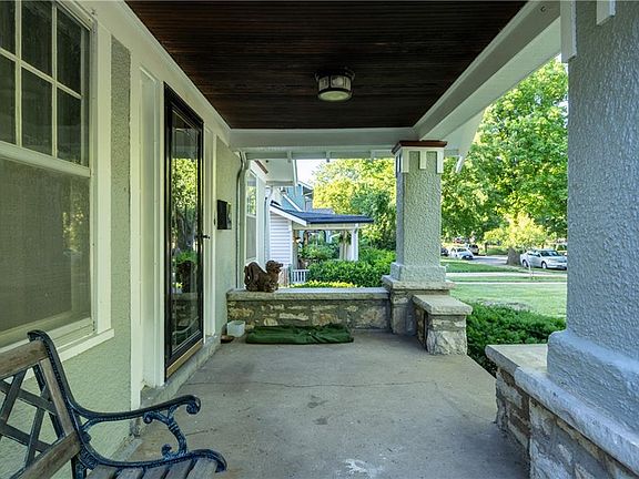 4th image of 5716 Kenwood Ave