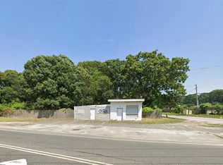 475 Mastic Rd, Mastic Beach, NY 11951