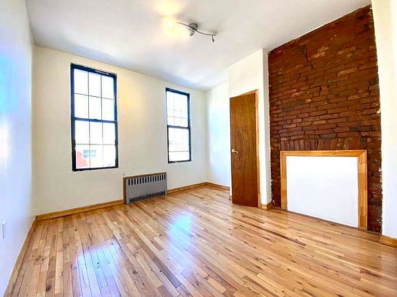 3rd image of 242 Melrose St #2/1