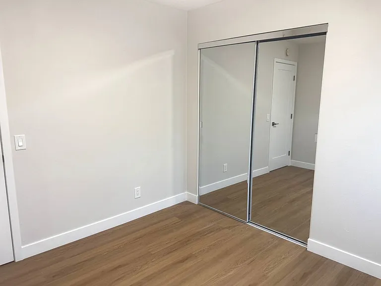 4950 Hancock St — Photo 11