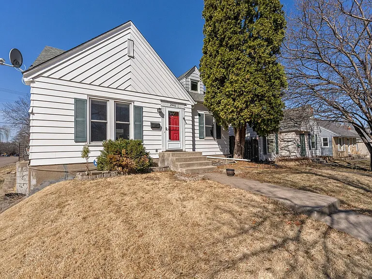 2901 Zenith Ave N — Photo 23