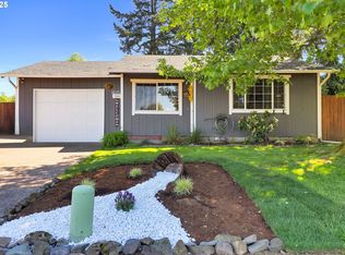360 SW Juniper St, Junction City, OR