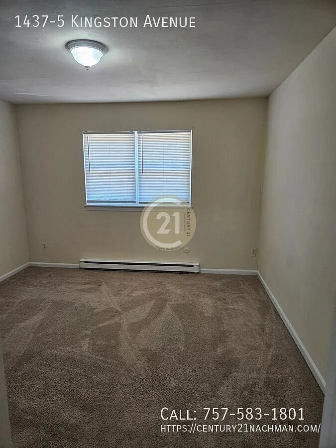 Just two blocks from the beach with on site parking and a dishwasher. — Photo 3