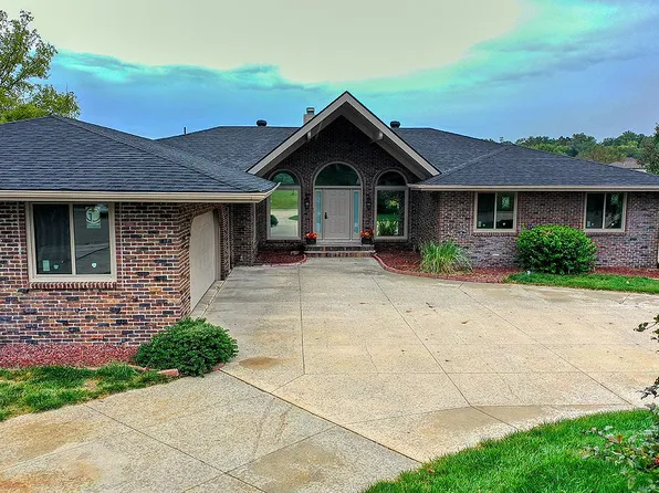 1416 Doyle Ln, Beatrice, NE 68310