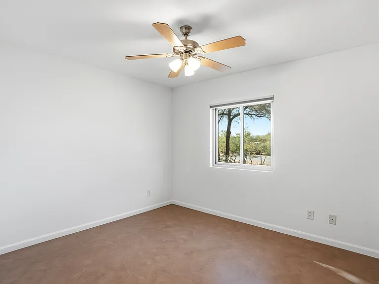 11910 N Joi Dr — Photo 2