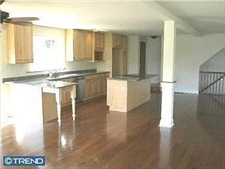 3rd image of 901 Merrybell Ln