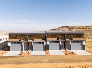 1328 E Lone Rock View Dr, Big Water, UT 84741
