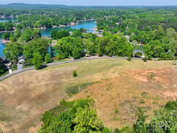 3774 Chevlot Hills Rd #8267, Sherrills Ford, NC 28673