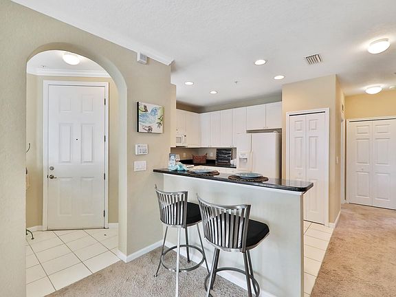 4th image of 155 Calle El Jardin St #104