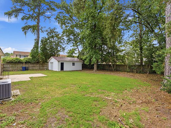 5th image of 105 Alma Dr