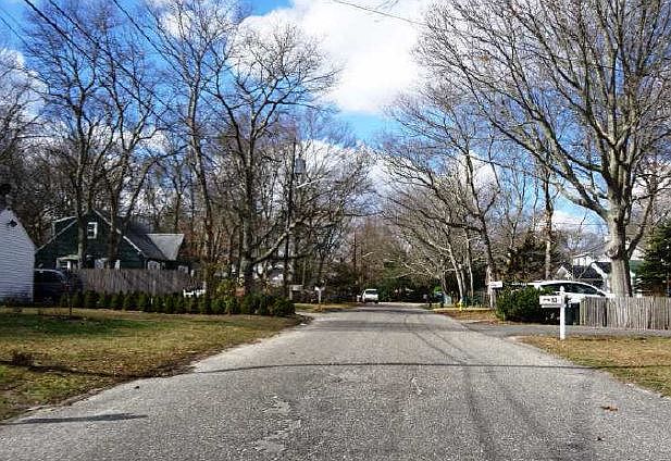 2nd image of 22 Lee Pl