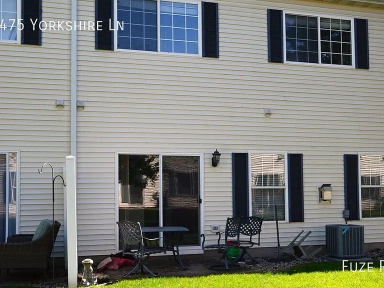 1475 Yorkshire Ln — Photo 19