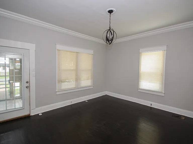 410 S Houston St — Photo 5