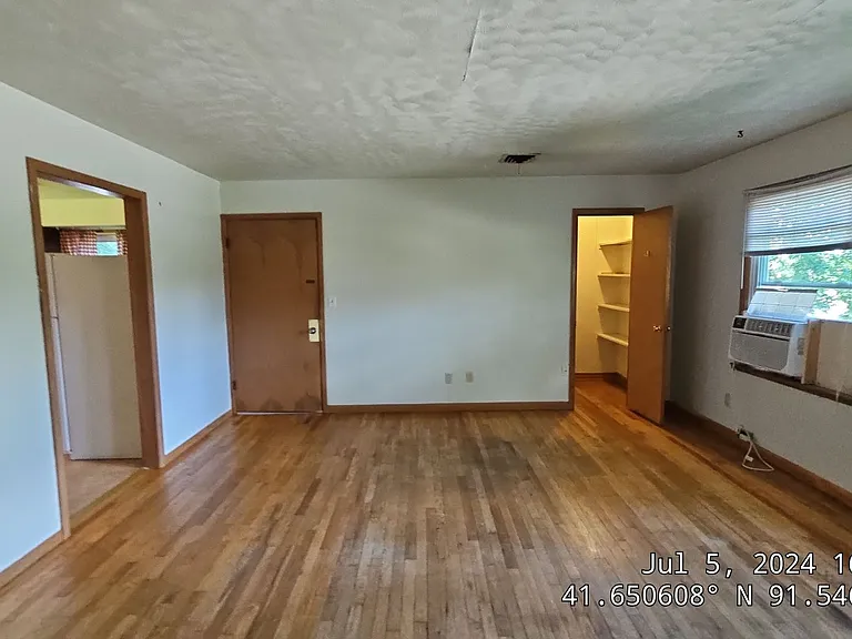 518 W Benton St — Photo 12