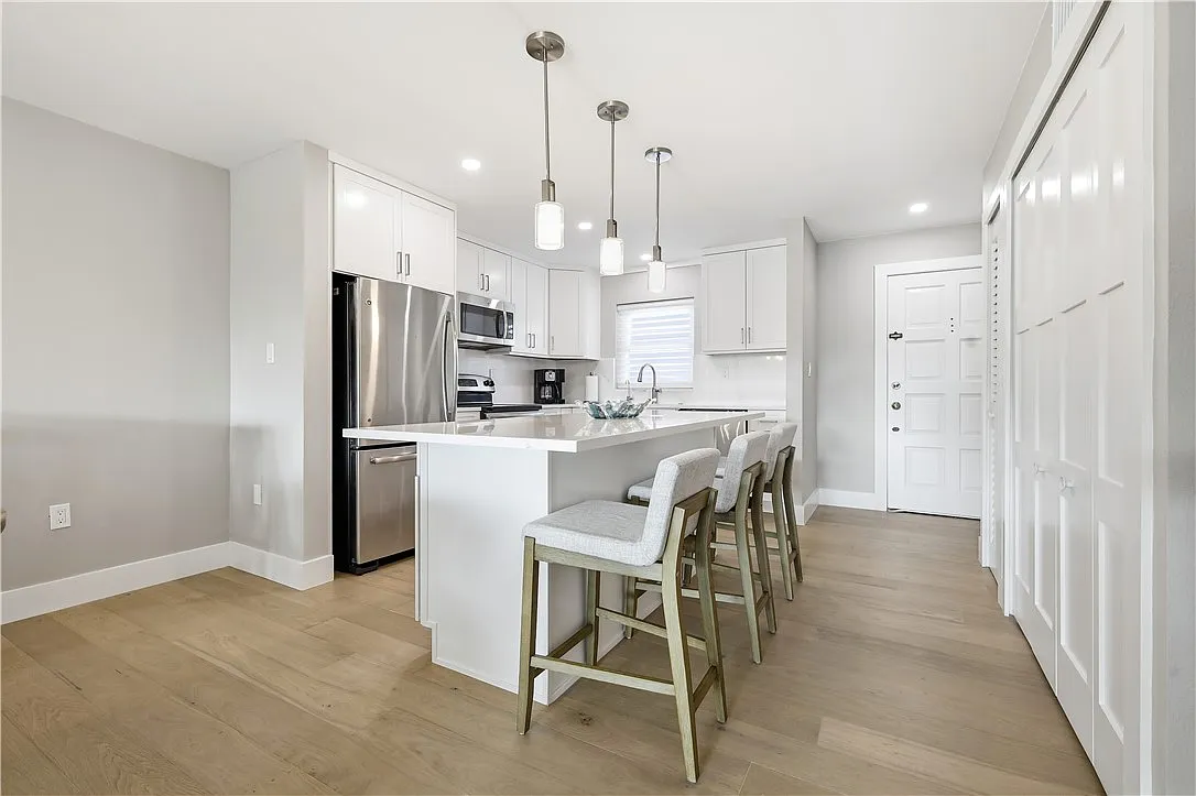 2 bed, 1300 sqft, $7,000 — Photo 2