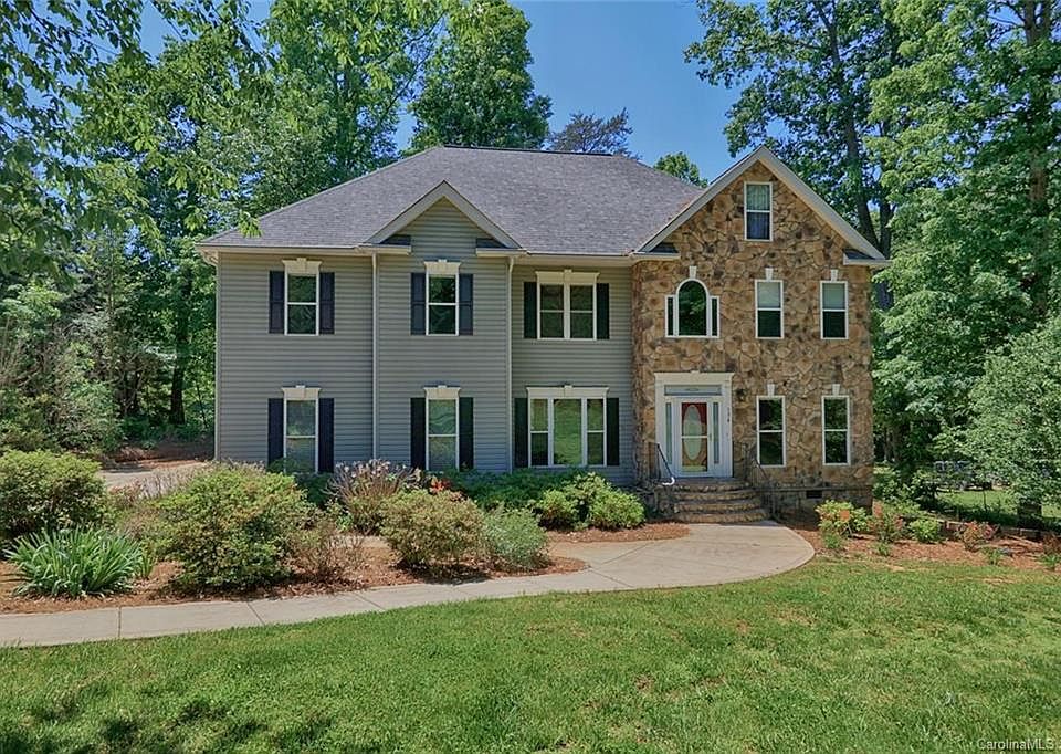 1st image of 134 Oasis Ln
