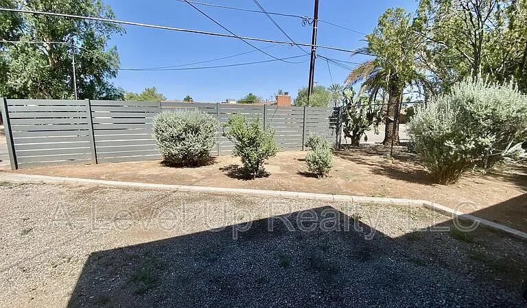 1418 N Jones Blvd — Photo 3