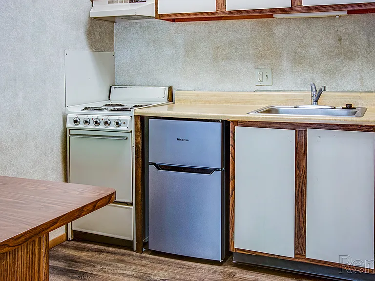 Brunswick Apartments — Photo 7