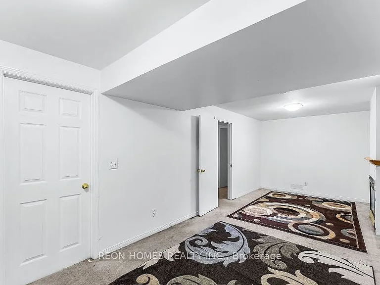 1885 Dalhousie Cres — Photo 24
