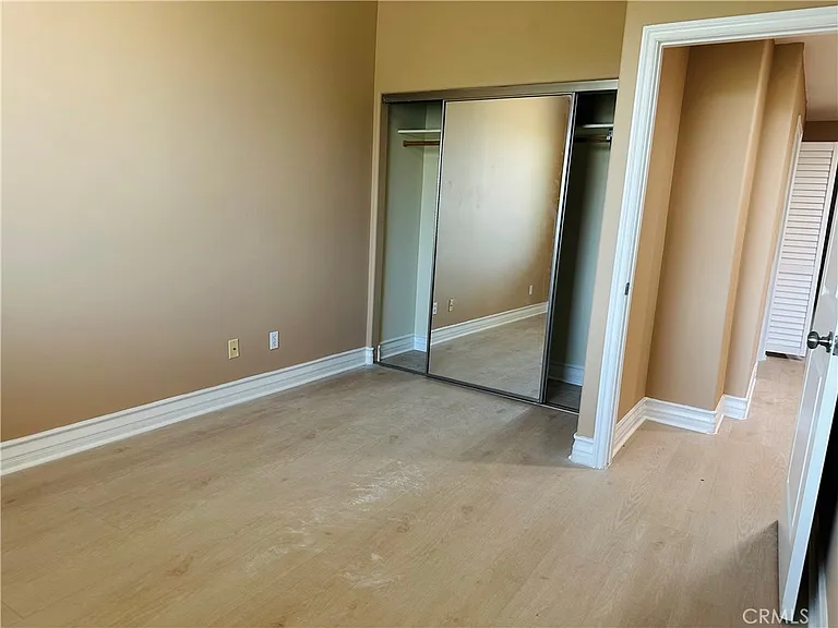 5555 Carpenter Ave #4 — Photo 15