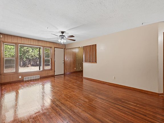 5th image of 2822 S Santa Fe St