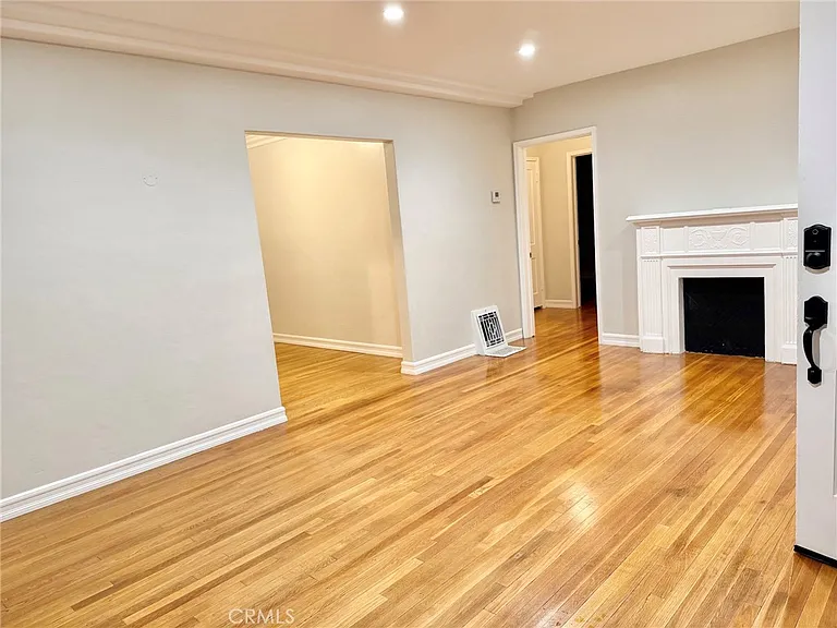 1744 Huntington Dr — Photo 9