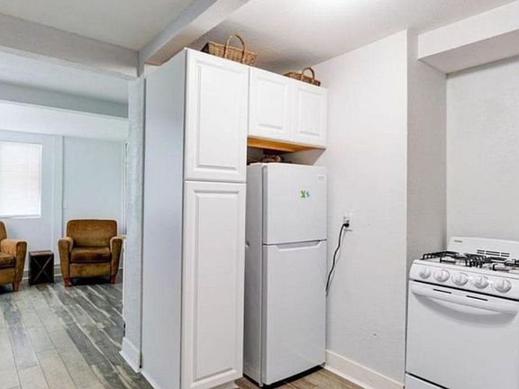5th image of 2230 Pomona Ave #B