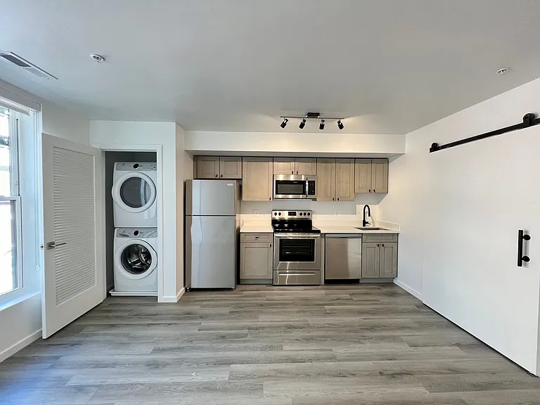 725 W Pratt St. — Photo 79