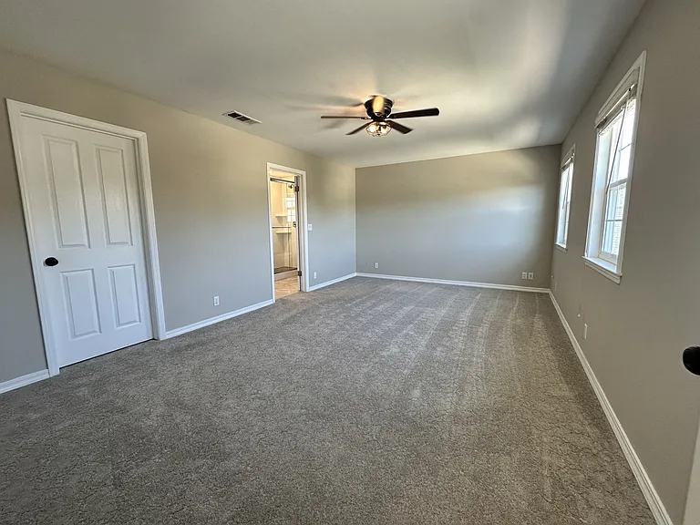 604 Village Ct — Photo 10