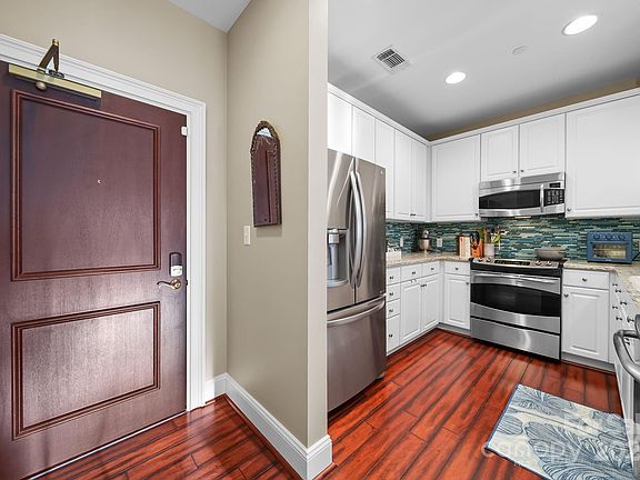 3rd image of 400 N Church St Unit 521