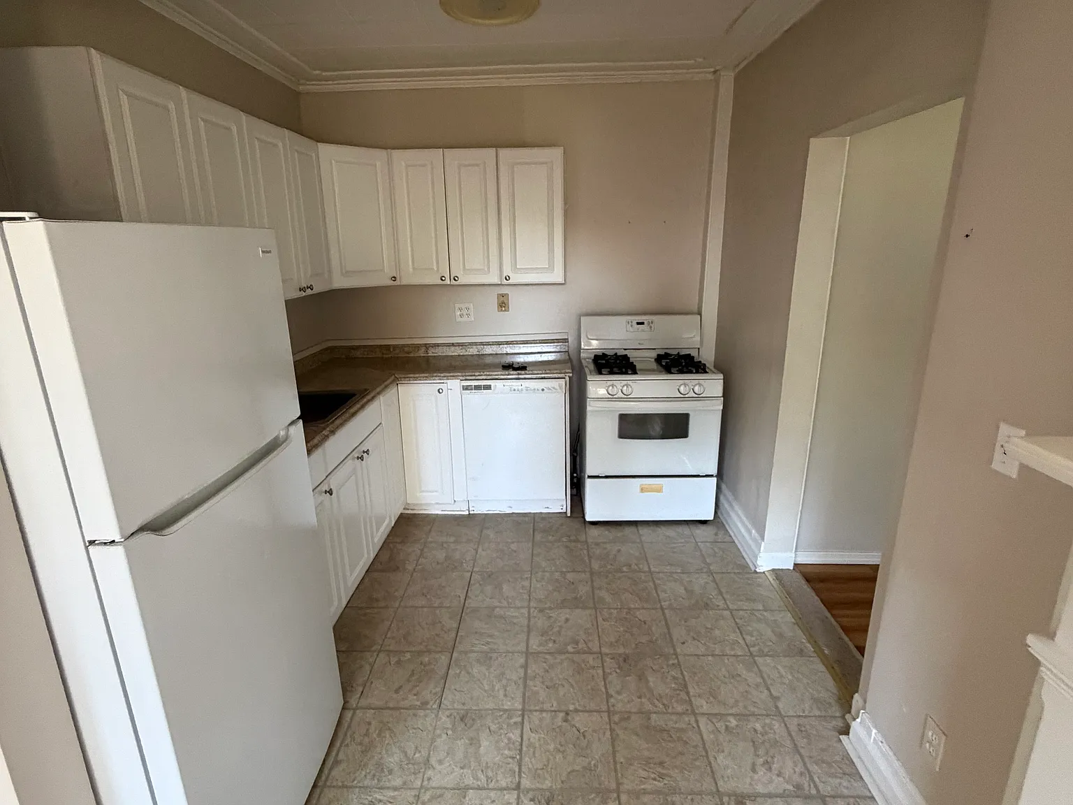 2 bed, $2,100 — Photo 3