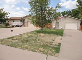 623 W 10th St, Russell, KS 67665