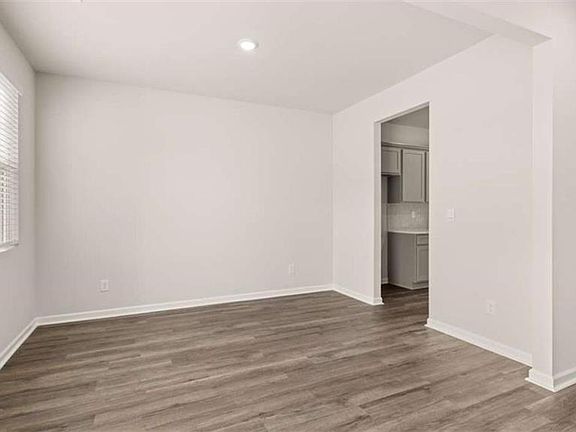 3rd image of 211 Bristol Blvd