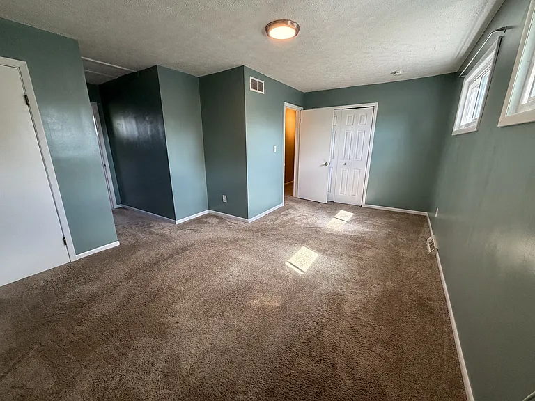 6475 Sandfield Dr — Photo 18