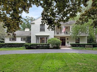 485 Rockefeller Rd, Lake Forest, IL 60045