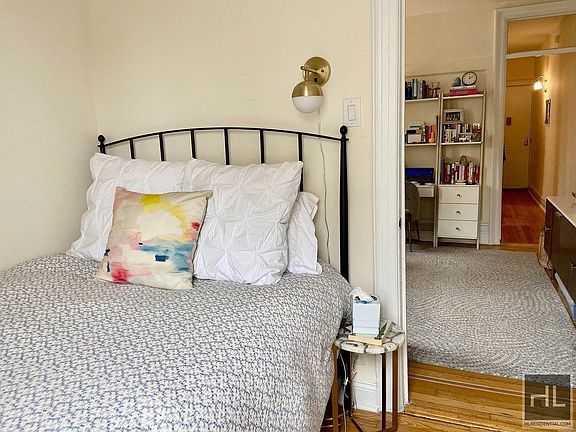 4th image of 119 Washington Pl APT 24